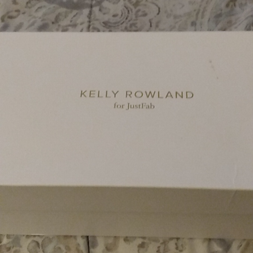 Kelly Rowland For Just Fab White Flat Size 9 Sandals.
